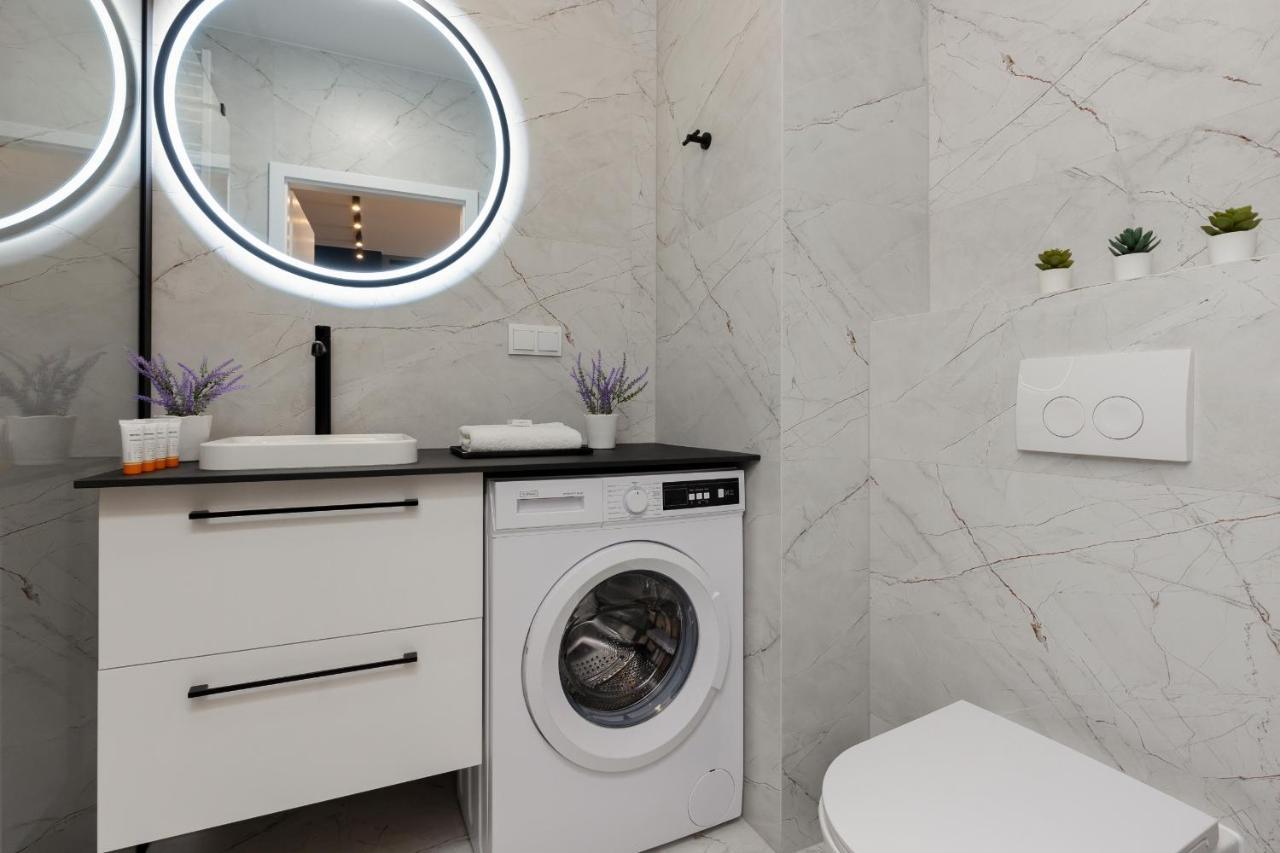 Praga With Parking Podskarbinska By Renters Апартаменти